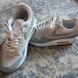 Nike Women's Cream and Green Sneakers